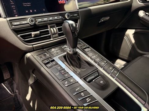 Used 2020 Porsche Macan AWD/4WD image 19