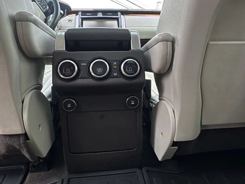 Used 2018 Land Rover Discovery HSE Luxury AWD/4WD image 16