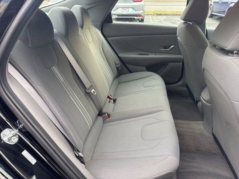 Used 2023 Hyundai Elantra SEL w/ Convenience Package image 10