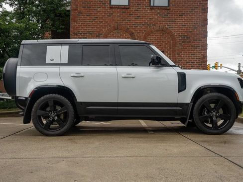 Used 2023 Land Rover Defender 110 V8 AWD/4WD image 4