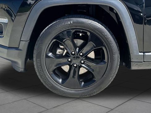 Used 2018 Jeep Compass Latitude w/ Popular Equipment Group FWD image 10