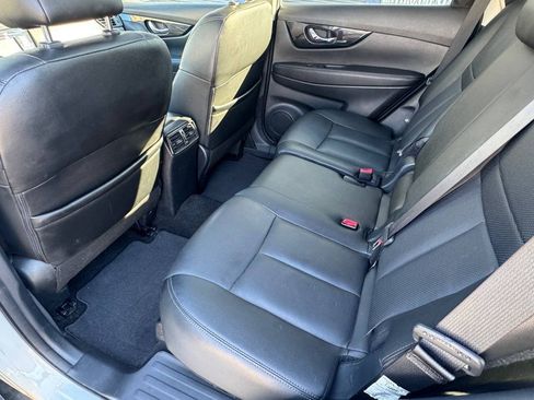 Used 2018 Nissan Rogue SL w/ Premium Package AWD/4WD image 15