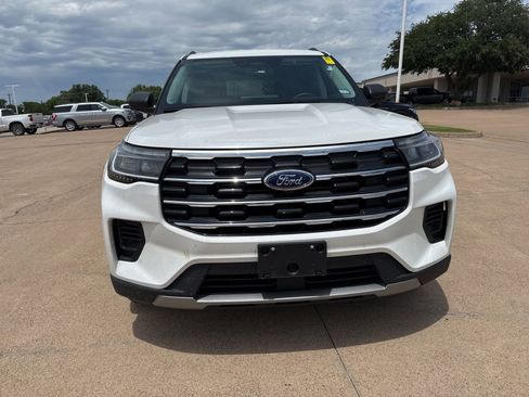 Used 2025 Ford Explorer Active RWD image 2