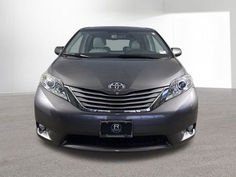 Used 2017 Toyota Sienna XLE image 27