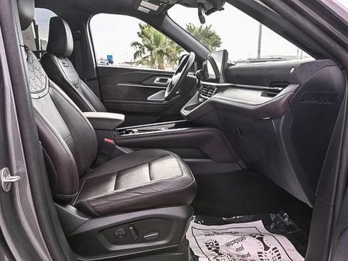 Certified 2025 Ford Explorer Platinum w/ LUX Leather Package AWD/4WD image 18