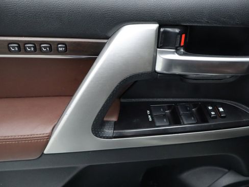 Used 2020 Toyota Land Cruiser image 15