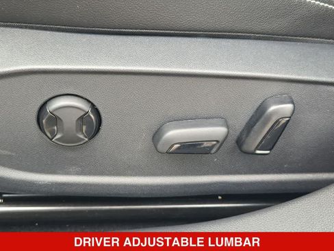 Used 2026 Volkswagen Jetta SE FWD image 16