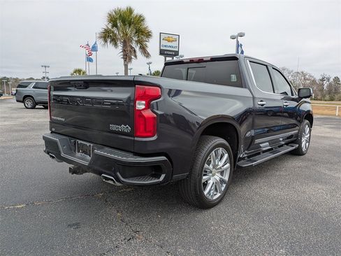 Used 2022 Chevrolet Silverado 1500 High Country w/ Technology Package image 4