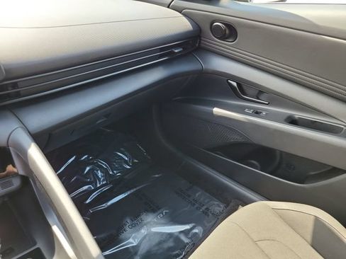 Used 2025 Hyundai Elantra Sport FWD image 28