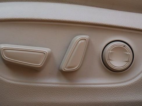 Used 2020 Toyota Highlander Limited image 28