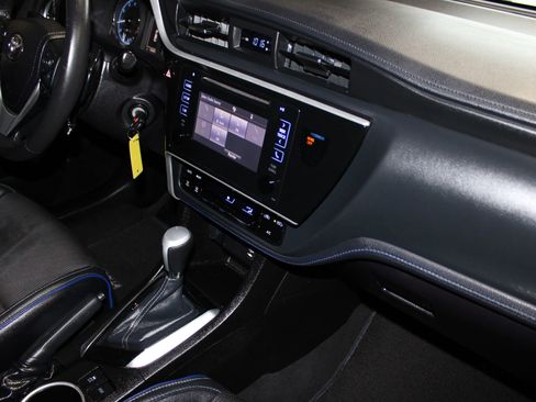 Used 2018 Toyota Corolla SE FWD image 25