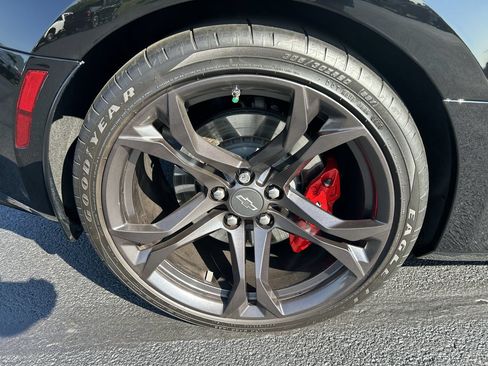 Used 2020 Chevrolet Camaro SS RWD image 9