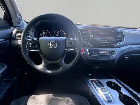 Used 2025 Honda Ridgeline Sport image 9
