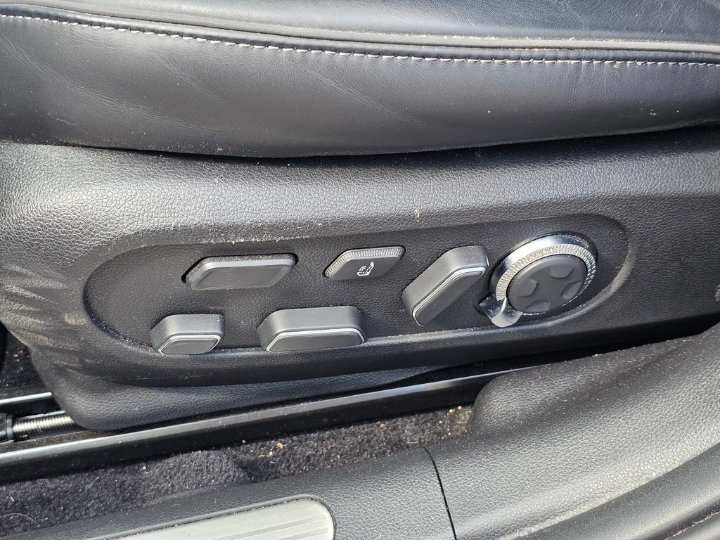 Certified 2023 Genesis GV60 Performance AWD/4WD image 33