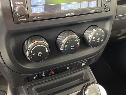 Used 2013 Jeep Patriot Limited w/ Sun/Sound Group AWD/4WD image 8