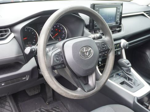 Used 2022 Toyota RAV4 XLE w/ Convenience Package FWD image 3