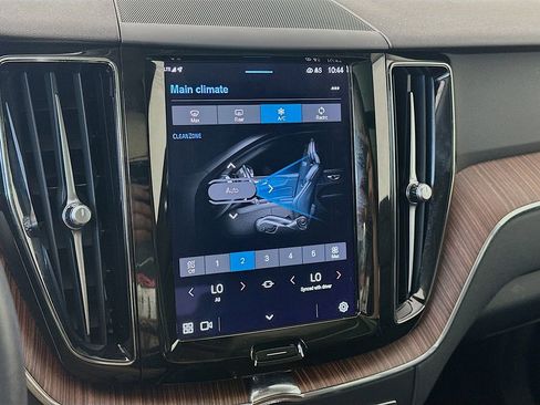 Used 2023 Volvo XC60 B5 Plus FWD image 18