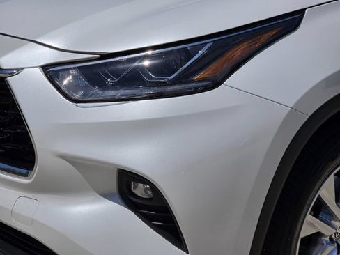 Certified 2026 Toyota Highlander Limited AWD/4WD image 6