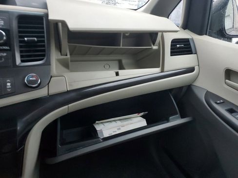 Used 2011 Toyota Sienna LE image 19