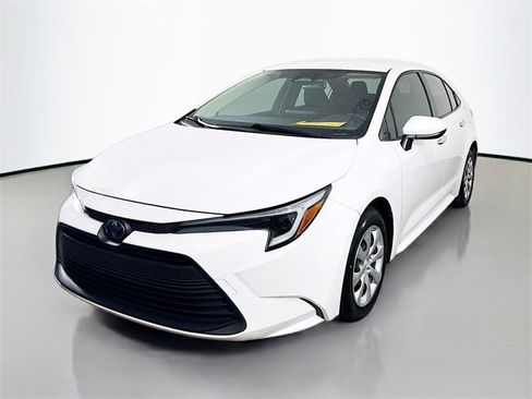 Used 2023 Toyota Corolla LE image 5