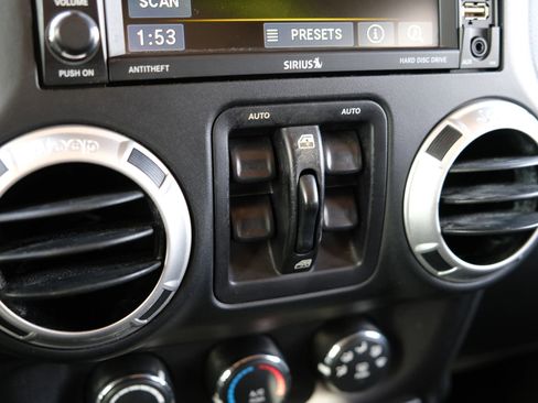 Used 2016 Jeep Wrangler Unlimited Sahara w/ Connectivity Group image 33