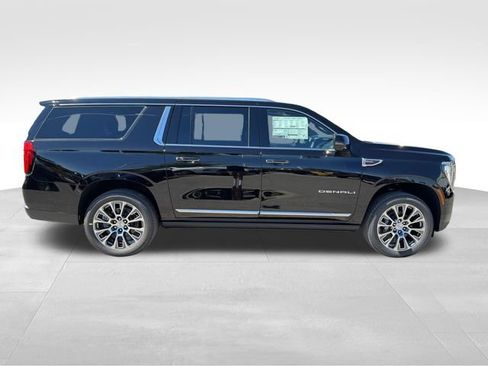 New 2026 GMC Yukon XL Denali w/ Denali Reserve Package AWD/4WD image 8