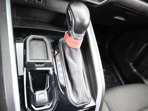 Used 2025 Chevrolet Colorado LT RWD image 31