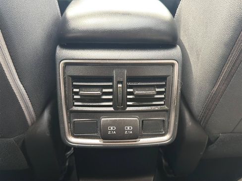 Used 2019 Subaru Forester Premium AWD/4WD image 19