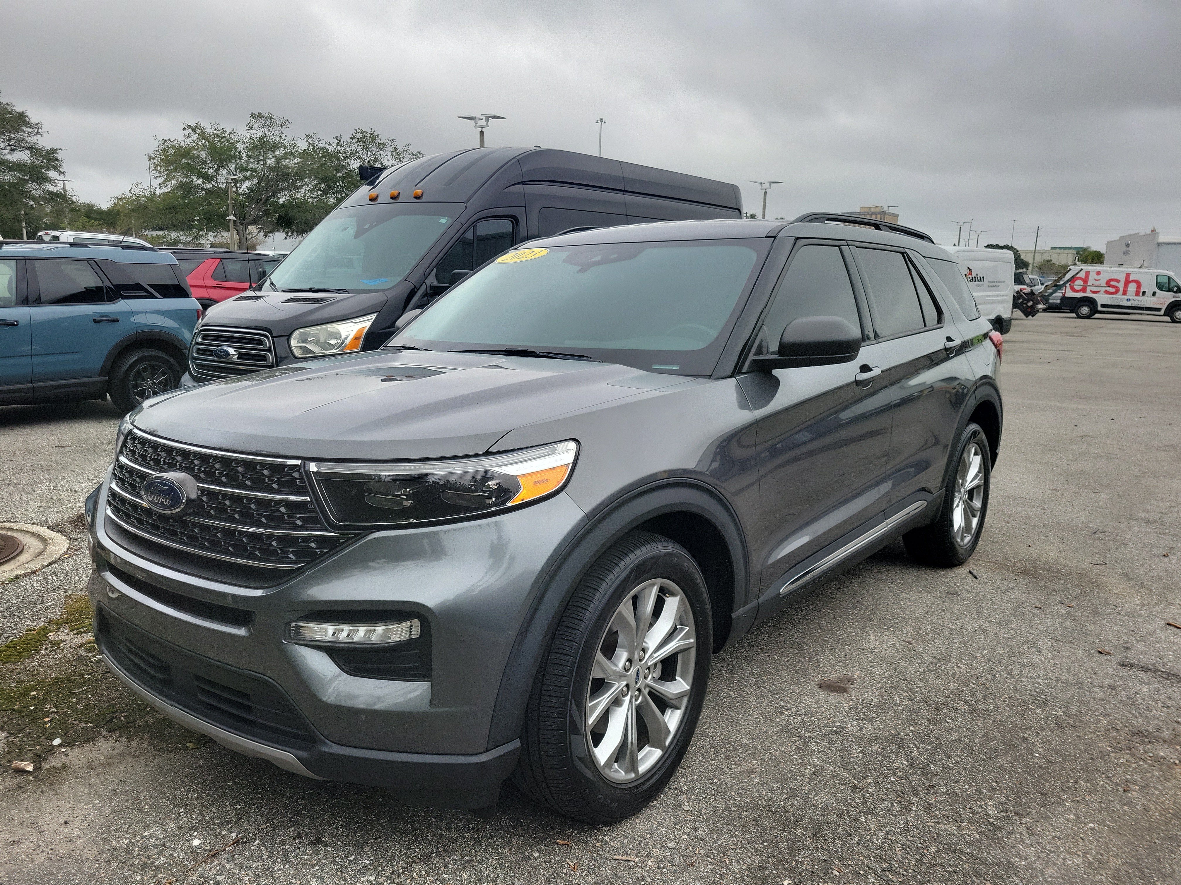 Used 2023 Ford Explorer XLT w/ Equipment Group 202A RWD image 1