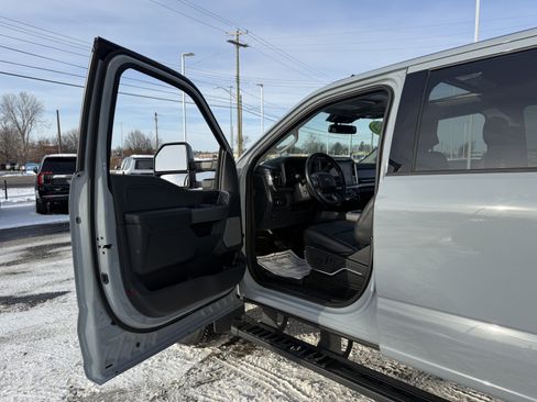 Used 2024 Ford F250 Lariat w/ Black Appearance Package image 12