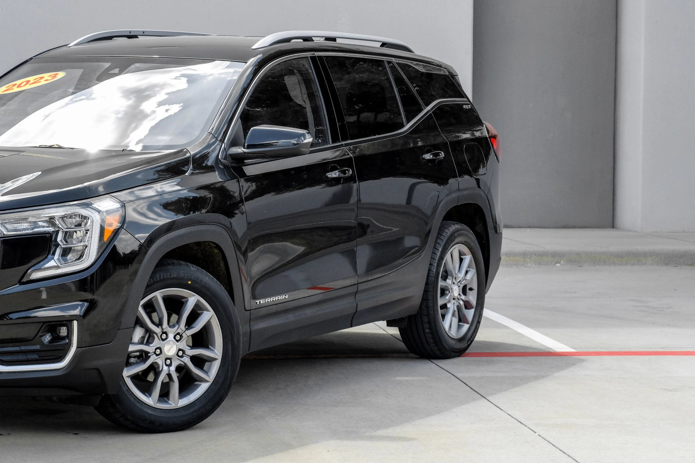Used 2023 GMC Terrain SLT AWD/4WD image 15