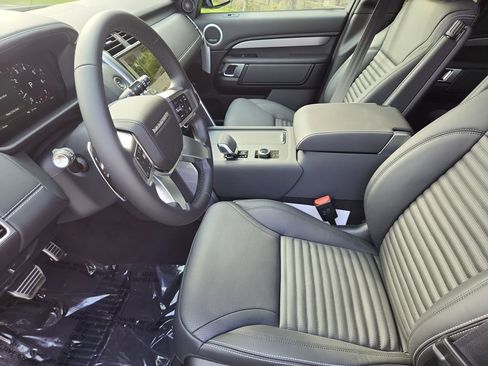 New 2026 Land Rover Discovery Limited Edition image 23