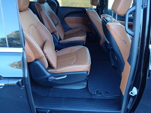 Certified 2024 Chrysler Pacifica Pinnacle image 30