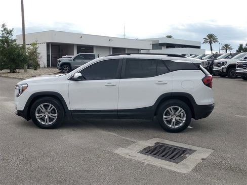 Certified 2022 GMC Terrain SLE w/ Driver Convenience Package image 7