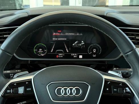 Used 2023 Audi e-tron Premium Plus w/ Premium Plus Package AWD/4WD image 39