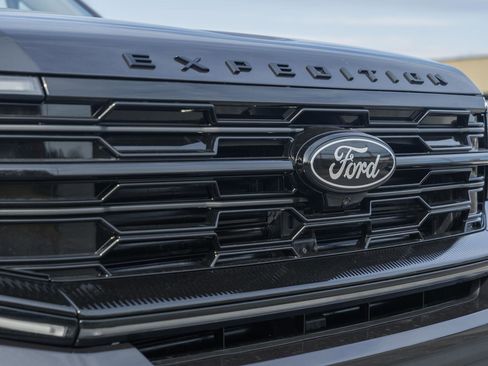 New 2025 Ford Expedition Max Platinum w/ Stealth Performance Package image 18