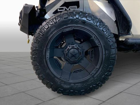 Used 2016 Jeep Wrangler Rubicon w/ Dual Top Group image 10