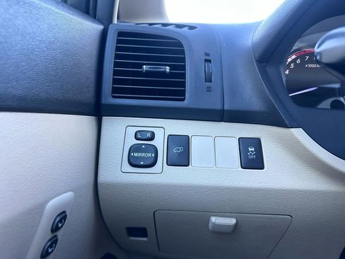 Used 2013 Toyota Venza XLE FWD image 24