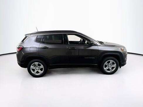 Used 2023 Jeep Compass Latitude w/ Convenience Group AWD/4WD image 4