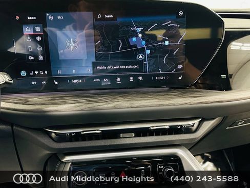 Certified 2025 Audi Q5 Premium AWD/4WD image 11