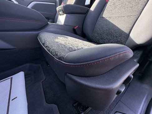 Used 2024 Chevrolet Colorado Z71 w/ Z71 Convenience Package 2 image 32