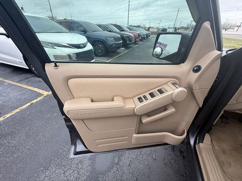 Used 2007 Ford Explorer XLT image 11