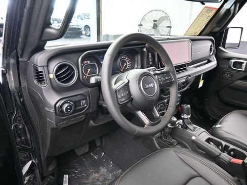 Used 2024 Jeep Gladiator Sport w/ Premium Package image 10