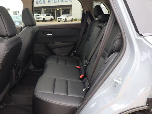 Used 2023 Nissan Rogue SL AWD/4WD image 11