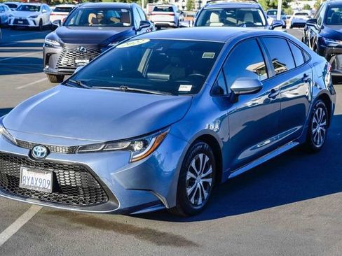 Used 2022 Toyota Corolla LE image 3