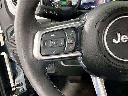 Used 2025 Jeep Wrangler Unlimited Sahara AWD/4WD image 10