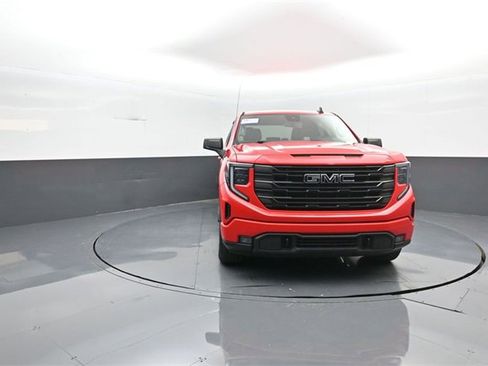 Used 2023 GMC Sierra 1500 Elevation image 2