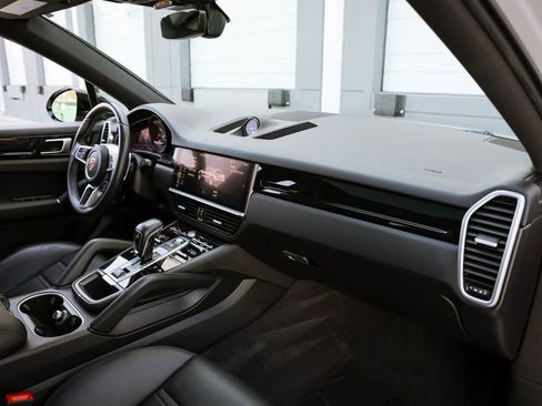 Used 2021 Porsche Cayenne Coupe image 22