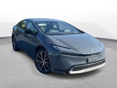 Certified 2025 Toyota Prius XLE FWD image 4