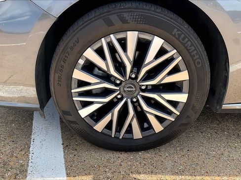Used 2025 Nissan Altima 2.5 SV FWD image 7